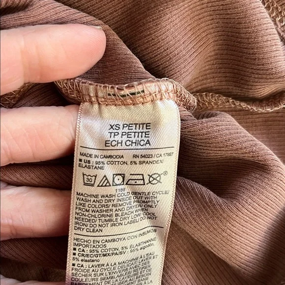 Old Navy | Snug Crop Tank Top - Picture 6 of 7